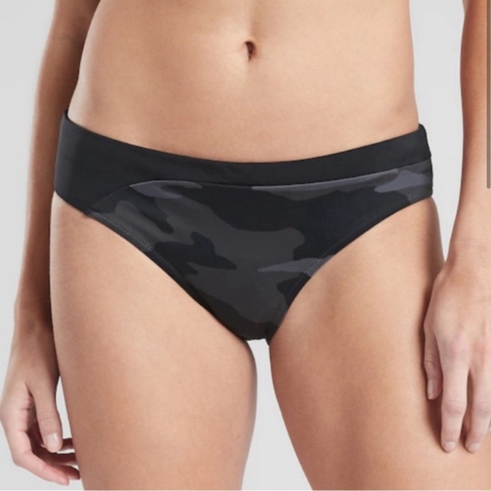 ATHLETA freestyle camo bottoms Size S